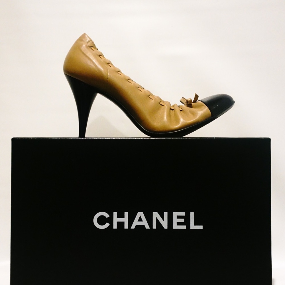 CHANEL Beige & Black Ballet Pump